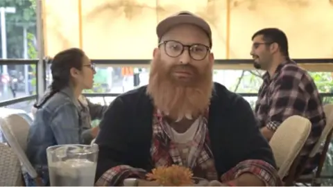 Naftali Bennett Naftali Bennett in disguise