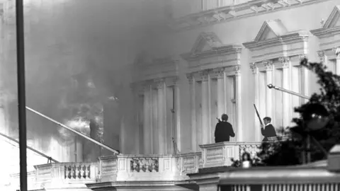 PA Media Armed police on the adjoining balcony to the Iranian Embassy during the siege in 1980
