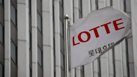 Reuters Lotte flag