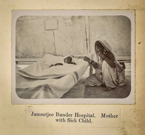 Wellcome Trust A mother with a child sick from plague in Bombay