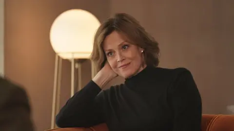 Netflix Sigourney Weaver in Call My Agent