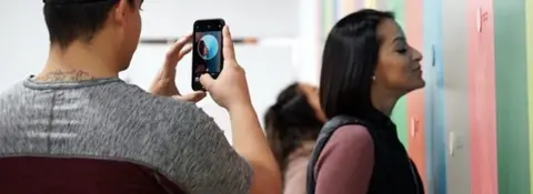 Are social media friendly museums art?