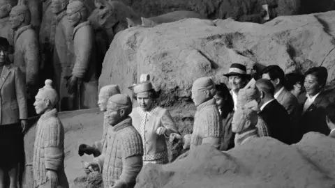 AFP Britain's Queen Elizabeth II takes a close look at the terra-cotta warriors at the Museum of the Qin Dynasty during her visit to Xi'an, on October 16, 1986.