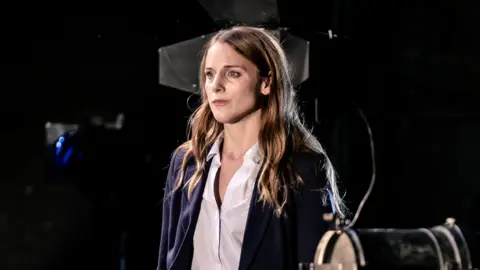 Richard Davenport / The Other Richard Kelly Gough as Elizabeth de Valois