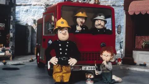 Mattel Fireman Sam, Elvis Cridlington, station officer Steele and 'naughty' Norman Price with Jupiter the fire engine in Pontypandy
