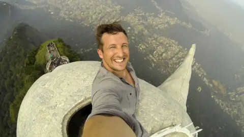 Flash Pack Lee Thompson on top of the Christ the Redeemer statue