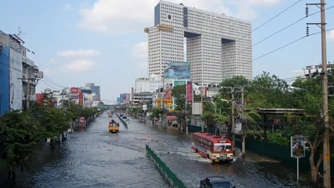 Flooding in the heart of Bangkok closed businesses large and small. (Krashkraft Vincent/Getty)
